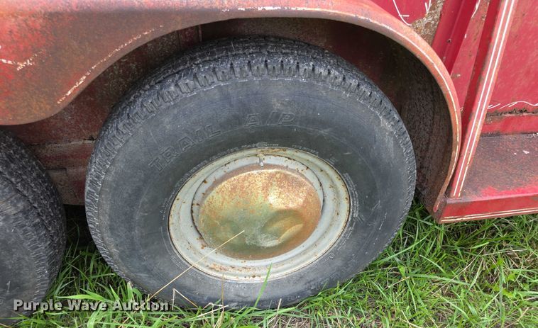 image for item EF3683 1984 Pondarosa livestock trailer