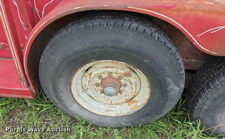 image for item EF3683 1984 Pondarosa livestock trailer