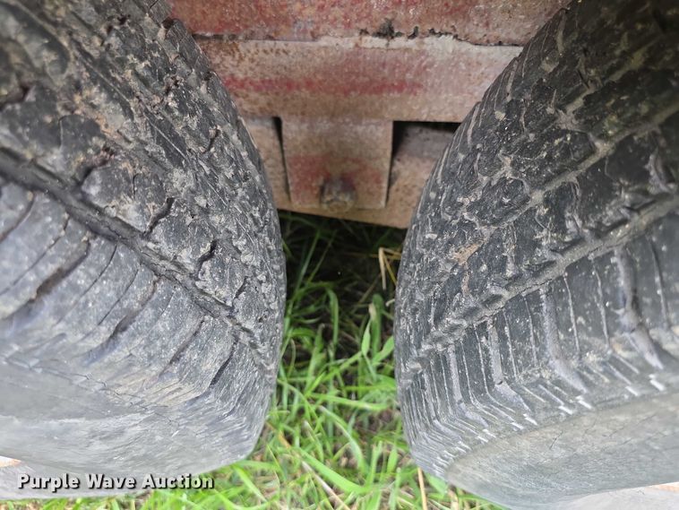 image for item EF3683 1984 Pondarosa livestock trailer