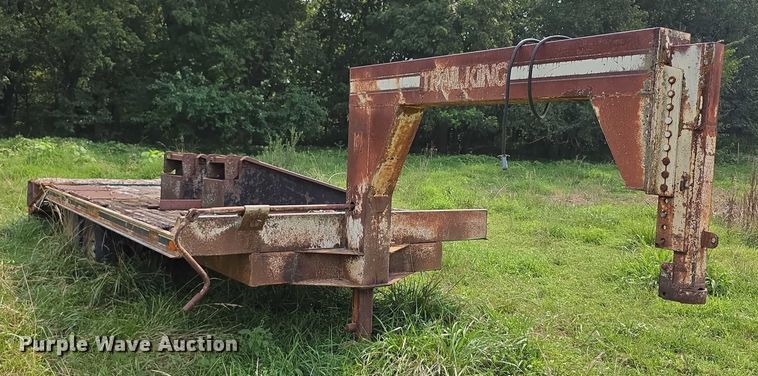 image for item EF3684 1981 Trail King 0651-1800 equipment trailer