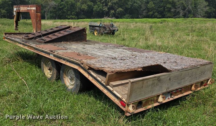 image for item EF3684 1981 Trail King 0651-1800 equipment trailer