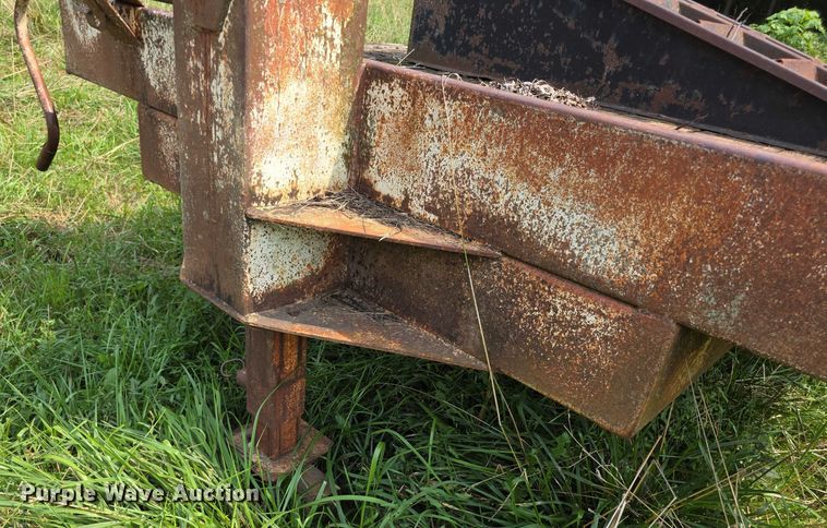 image for item EF3684 1981 Trail King 0651-1800 equipment trailer