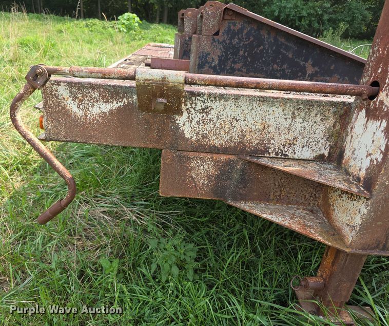 image for item EF3684 1981 Trail King 0651-1800 equipment trailer