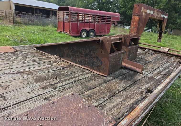 image for item EF3684 1981 Trail King 0651-1800 equipment trailer