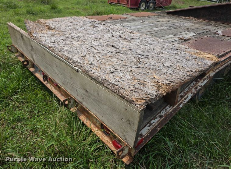 image for item EF3684 1981 Trail King 0651-1800 equipment trailer