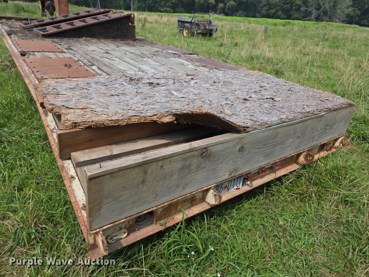 image for item EF3684 1981 Trail King 0651-1800 equipment trailer