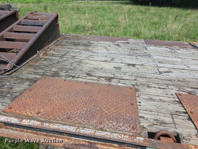 image for item EF3684 1981 Trail King 0651-1800 equipment trailer