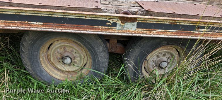 image for item EF3684 1981 Trail King 0651-1800 equipment trailer