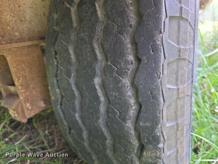 image for item EF3684 1981 Trail King 0651-1800 equipment trailer