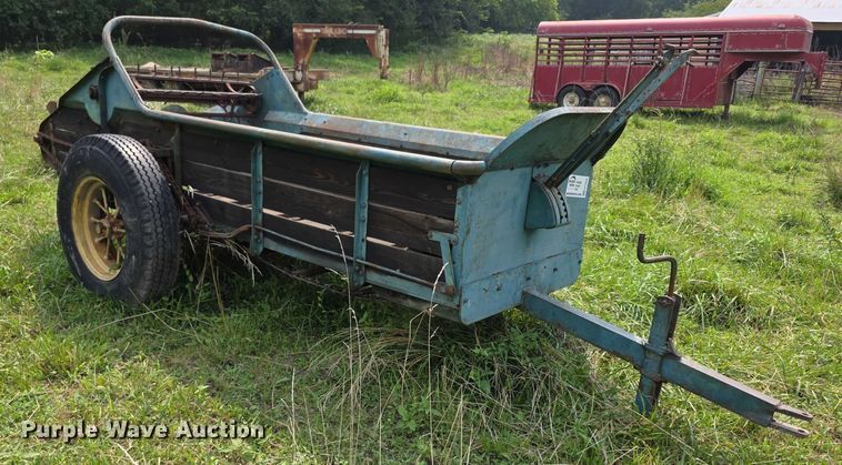 image for item EF3685 John Deere Model L Series 51 manure spreader