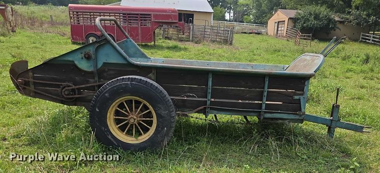 image for item EF3685 John Deere Model L Series 51 manure spreader