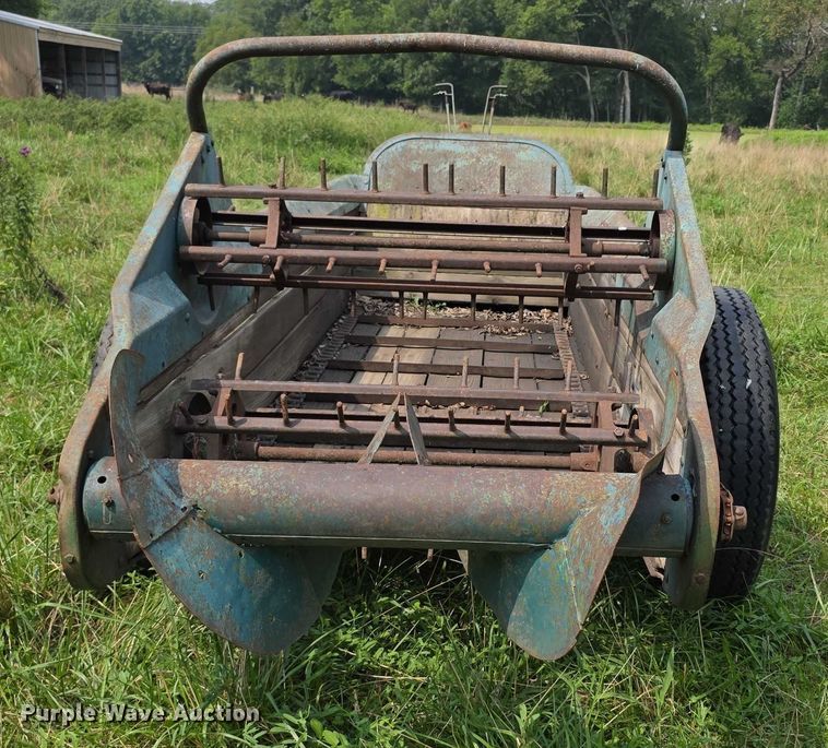 image for item EF3685 John Deere Model L Series 51 manure spreader