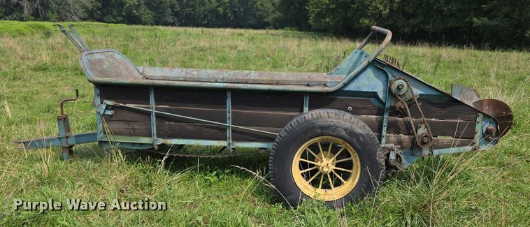 image for item EF3685 John Deere Model L Series 51 manure spreader