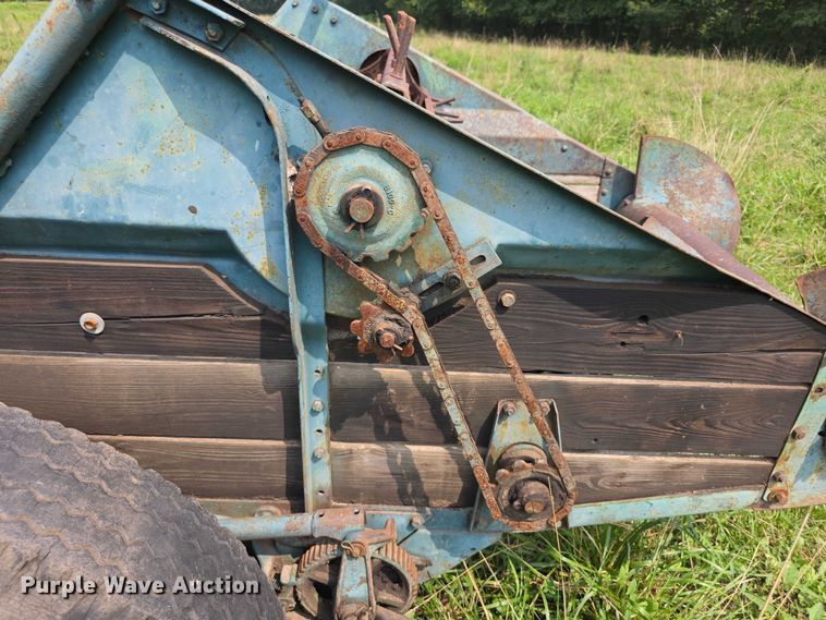 image for item EF3685 John Deere Model L Series 51 manure spreader