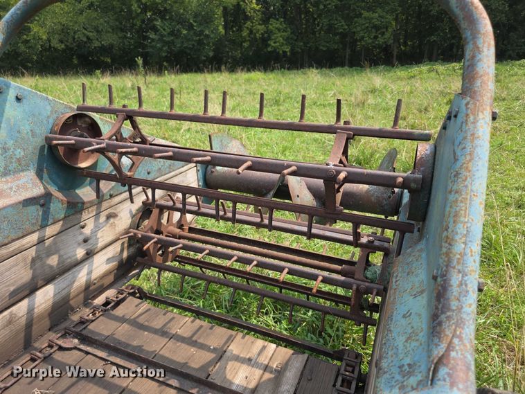 image for item EF3685 John Deere Model L Series 51 manure spreader