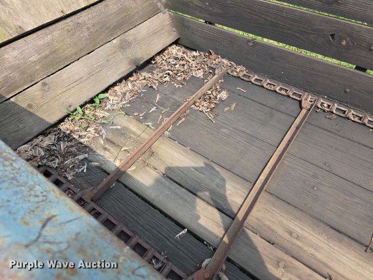 image for item EF3685 John Deere Model L Series 51 manure spreader