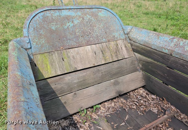 image for item EF3685 John Deere Model L Series 51 manure spreader