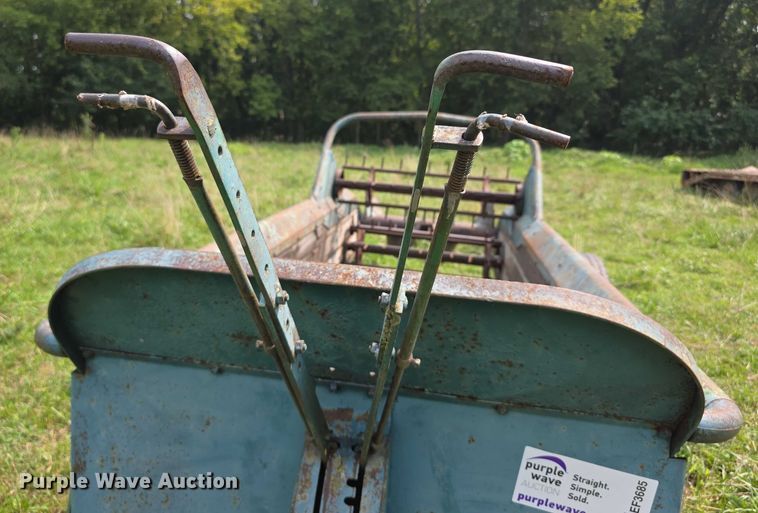 image for item EF3685 John Deere Model L Series 51 manure spreader