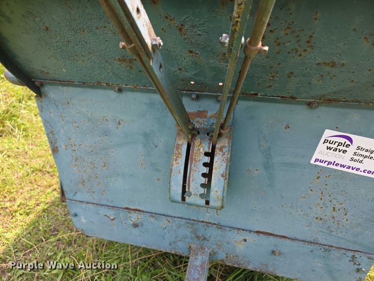 image for item EF3685 John Deere Model L Series 51 manure spreader