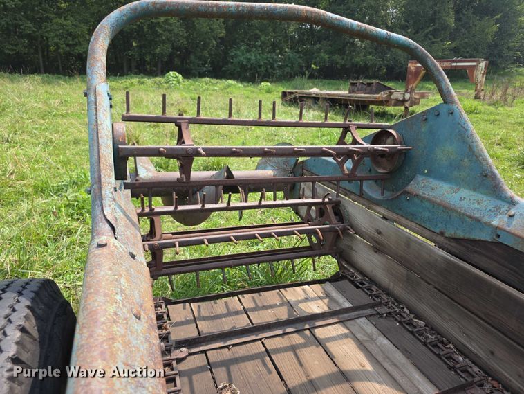 image for item EF3685 John Deere Model L Series 51 manure spreader