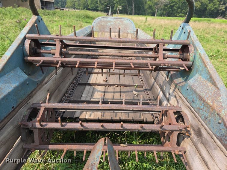 image for item EF3685 John Deere Model L Series 51 manure spreader