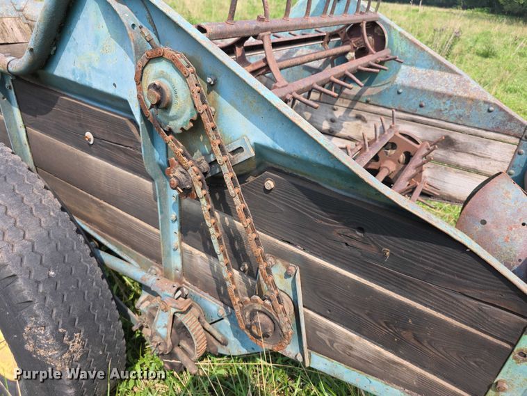 image for item EF3685 John Deere Model L Series 51 manure spreader