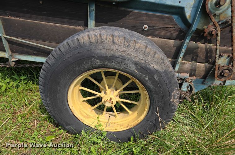 image for item EF3685 John Deere Model L Series 51 manure spreader