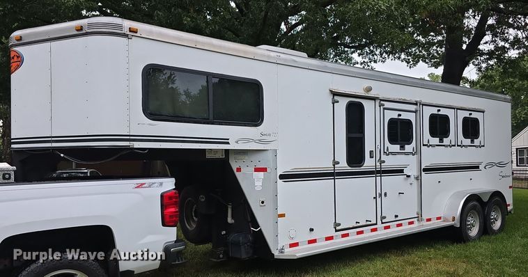 image for item EF3732 2005 Sundowner Sunlite 727 horse trailer