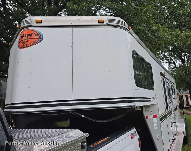 image for item EF3732 2005 Sundowner Sunlite 727 horse trailer