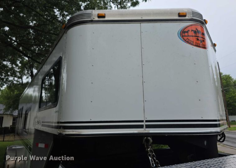 image for item EF3732 2005 Sundowner Sunlite 727 horse trailer
