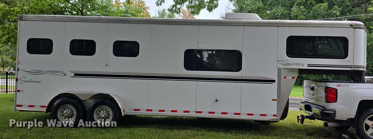 image for item EF3732 2005 Sundowner Sunlite 727 horse trailer