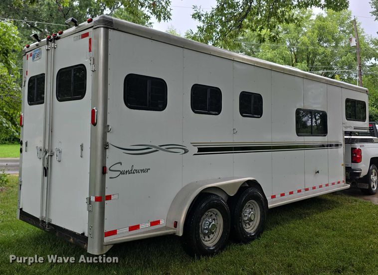 image for item EF3732 2005 Sundowner Sunlite 727 horse trailer