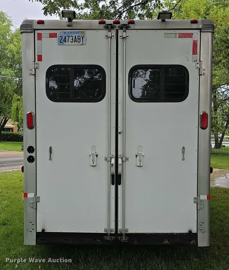 image for item EF3732 2005 Sundowner Sunlite 727 horse trailer