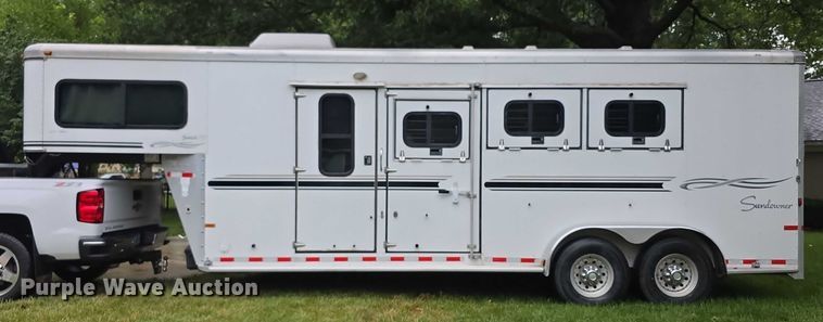 image for item EF3732 2005 Sundowner Sunlite 727 horse trailer