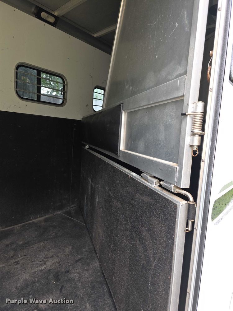 image for item EF3732 2005 Sundowner Sunlite 727 horse trailer