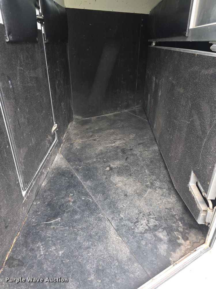 image for item EF3732 2005 Sundowner Sunlite 727 horse trailer