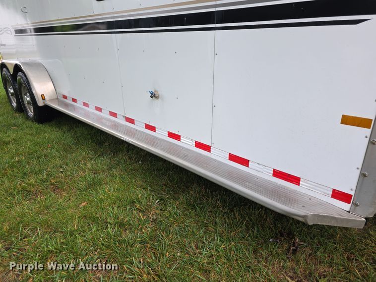 image for item EF3732 2005 Sundowner Sunlite 727 horse trailer