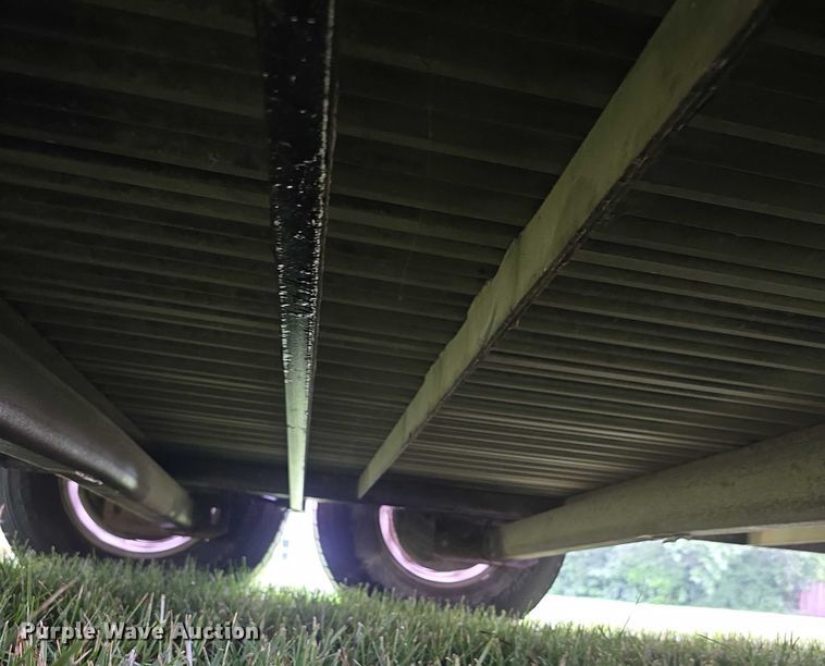 image for item EF3732 2005 Sundowner Sunlite 727 horse trailer