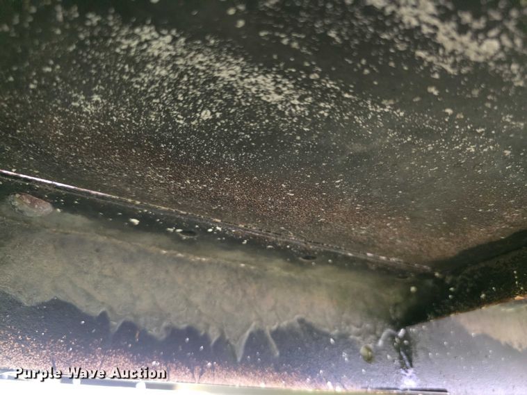 image for item EF3732 2005 Sundowner Sunlite 727 horse trailer