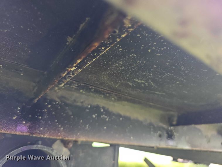 image for item EF3732 2005 Sundowner Sunlite 727 horse trailer