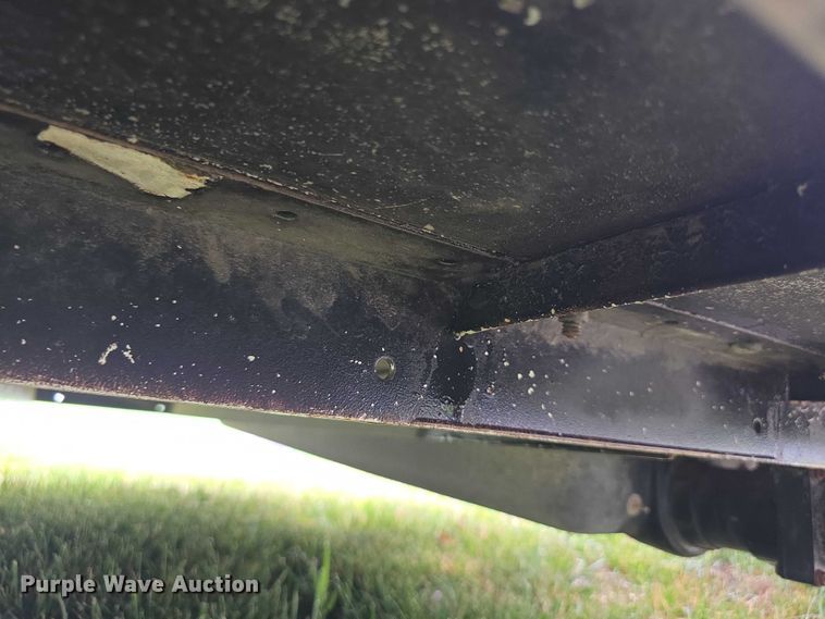 image for item EF3732 2005 Sundowner Sunlite 727 horse trailer