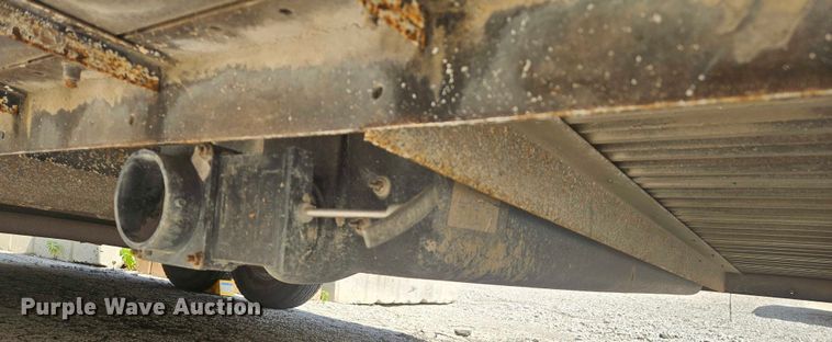 image for item EF3732 2005 Sundowner Sunlite 727 horse trailer