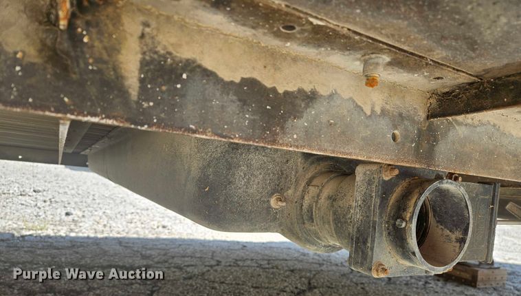 image for item EF3732 2005 Sundowner Sunlite 727 horse trailer