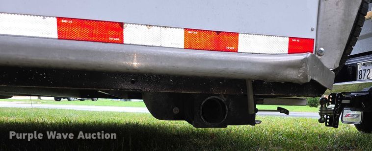 image for item EF3732 2005 Sundowner Sunlite 727 horse trailer