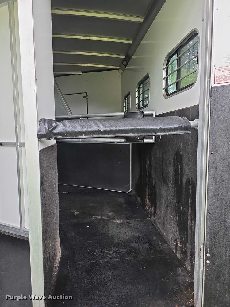 image for item EF3732 2005 Sundowner Sunlite 727 horse trailer