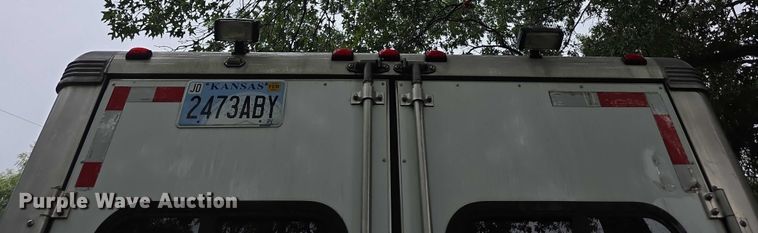 image for item EF3732 2005 Sundowner Sunlite 727 horse trailer