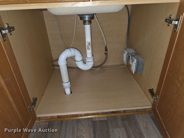 image for item EF3732 2005 Sundowner Sunlite 727 horse trailer