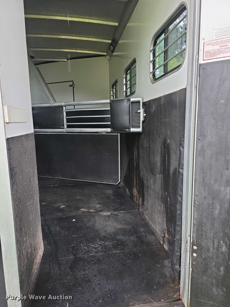 image for item EF3732 2005 Sundowner Sunlite 727 horse trailer