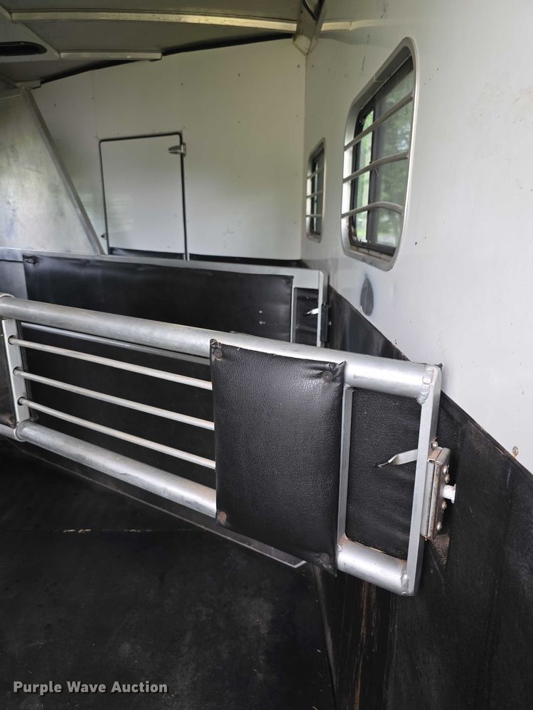 image for item EF3732 2005 Sundowner Sunlite 727 horse trailer