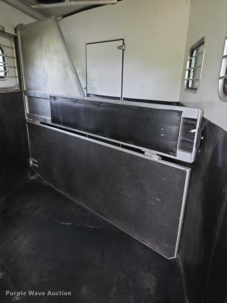 image for item EF3732 2005 Sundowner Sunlite 727 horse trailer